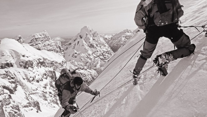 inspirational-leadership-images-mountain-climbers-1950x1100